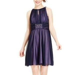 Jessica Howard  Sleeveless Keyhole Embellish waist